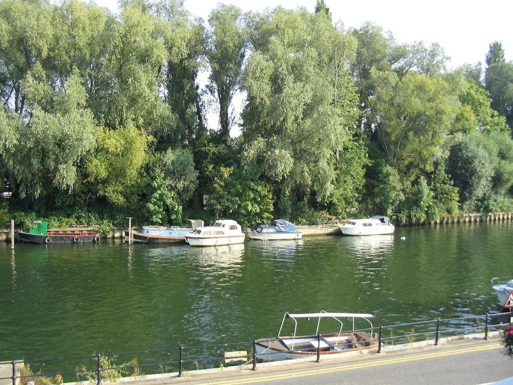 Uno Hotel Thames Maidenhead Exterior photo