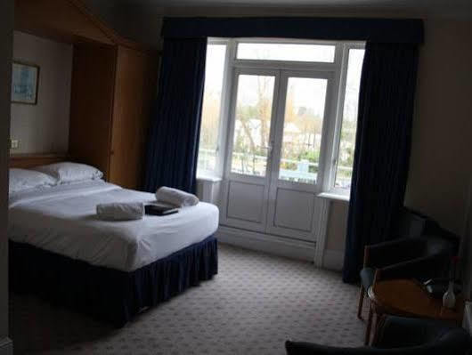 Uno Hotel Thames Maidenhead Exterior photo